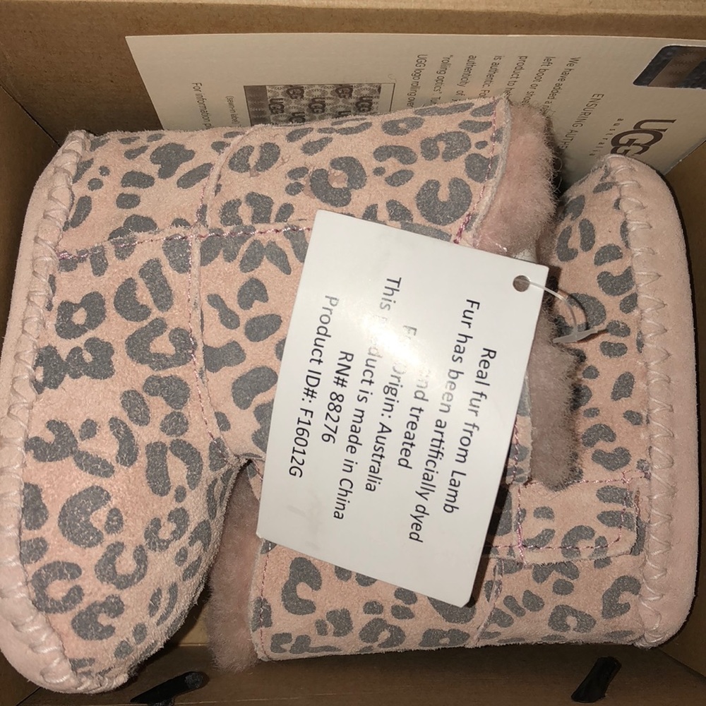 UGG I Cassie Leopard Booties - Picture 2 of 6